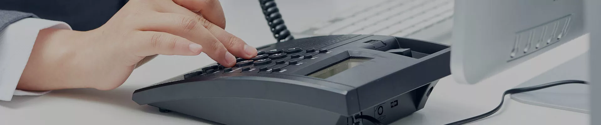 Contactaţi-ne